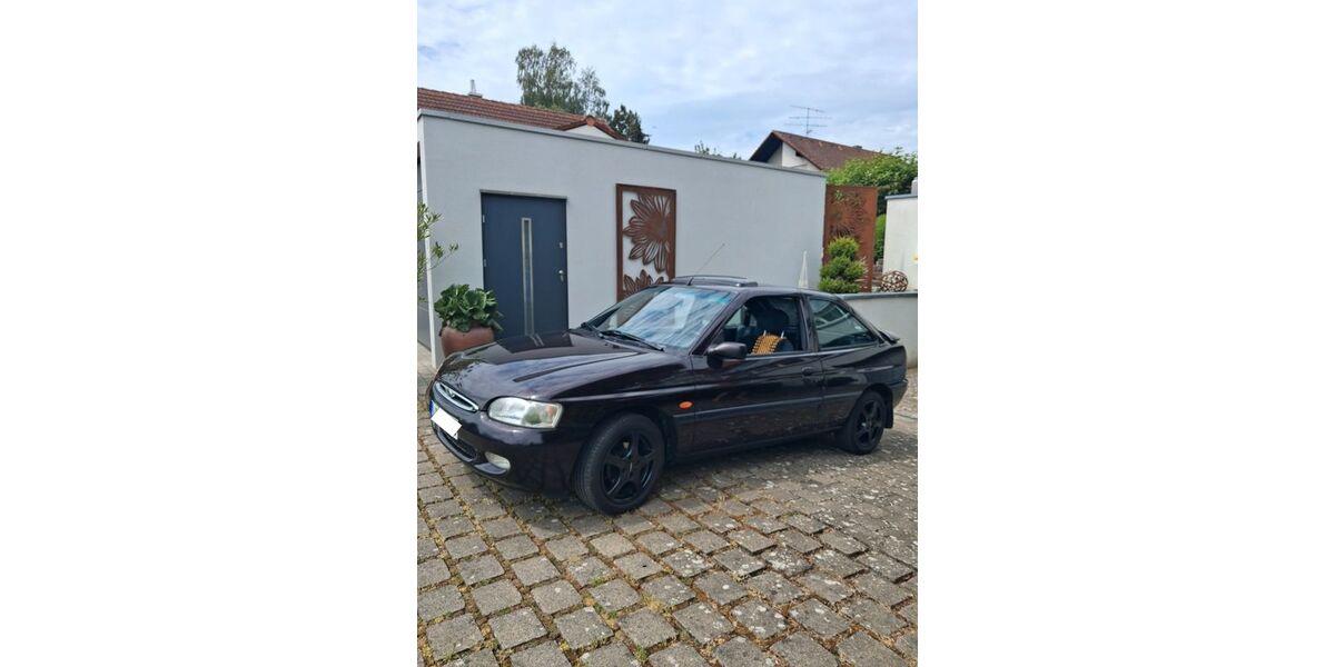 Ford Escort 121.800 km 2.300 &euro; Villingen-Schwenningen 78056