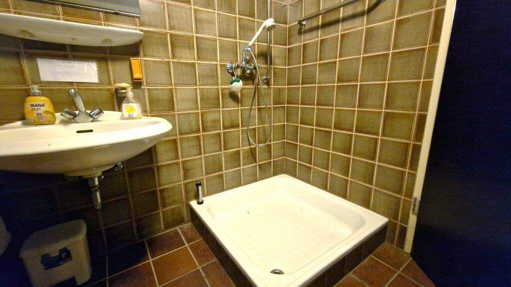 Großes, modernisierungsbedürftiges Einfamilienhaus mit 5 Schlafzimmern und drei Bädern in Richterich 7 zimmer