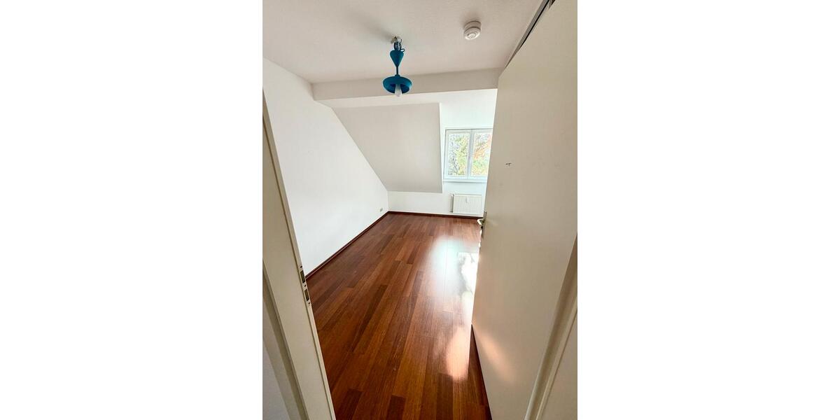 Dachgeschoßwohnung Hamburg Altona - 3 Zimmer, 70 m&sup2;, 1.246&euro; | Angebot:25406483