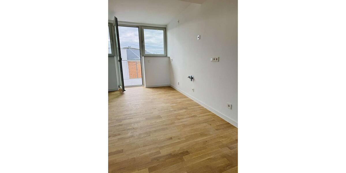 Dachgeschoßwohnung Zwickau - 3 Zimmer, 127 m&sup2;, 1.019&euro; | Angebot:25988403