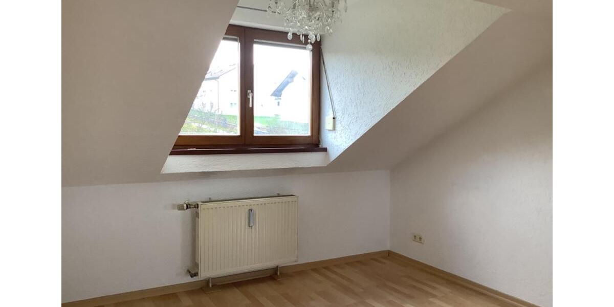 Dachgeschoßwohnung Salzweg - 3 Zimmer, 70 m&sup2;, 600&euro; | Angebot:25402294
