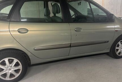 Renault Scenic 157.000 km 1.350 &euro; München 81248
