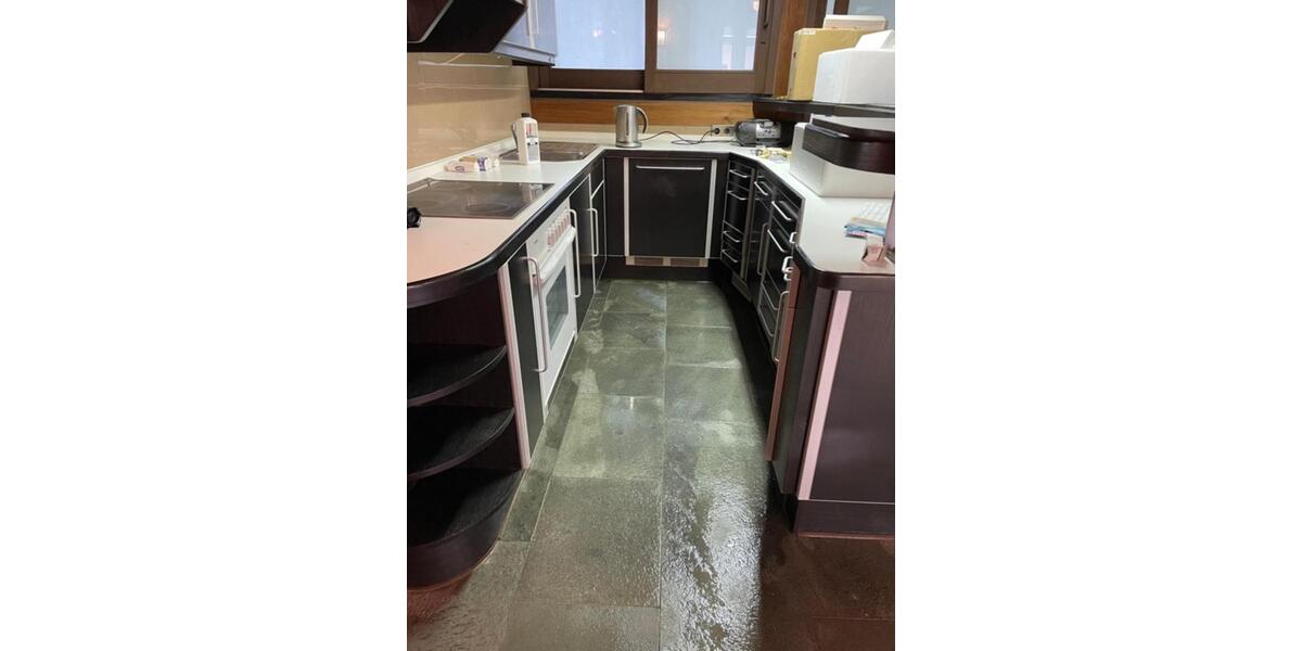 Villa Gerlingen - 3 Zimmer, 200 m&sup2;, 3.500&euro; | Angebot:25018716