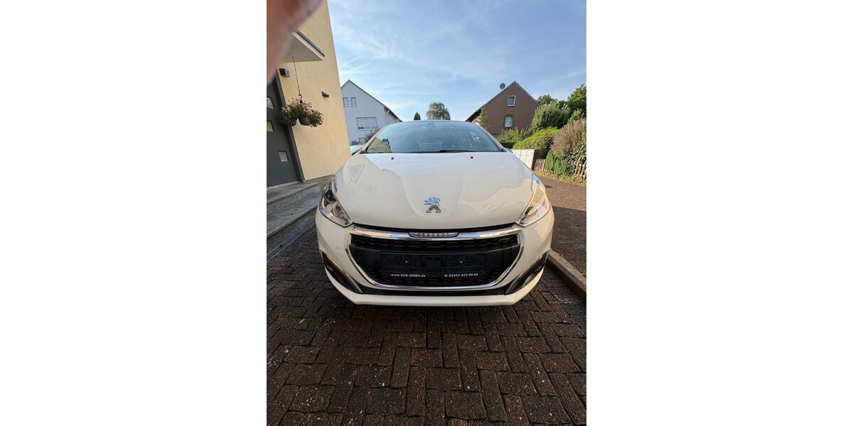 Peugeot 208 63.667 km 7.949 &euro; Kamen 59174