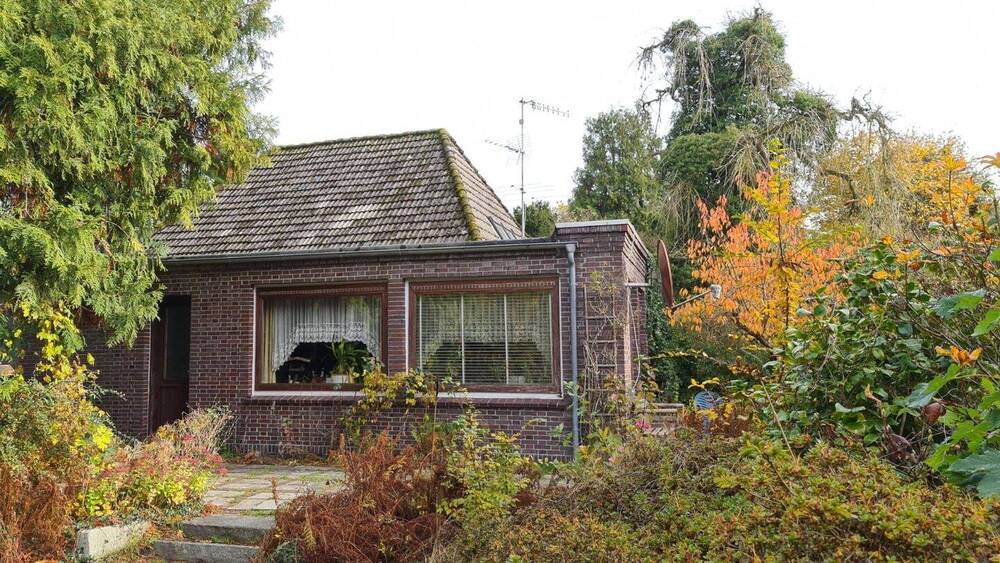 *RESERVIERT*Sanierungsbedürftiges Wohnhaus auf 1.700 m² in Zetel-Neuenburg 4 zimmer