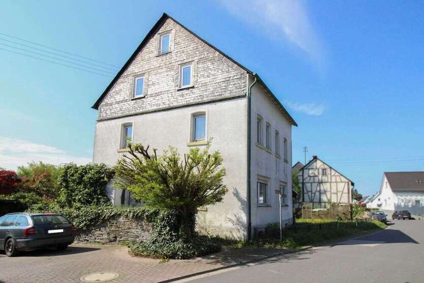 Haus zum Kaufen in Laufersweiler 85.000 € 200 m²