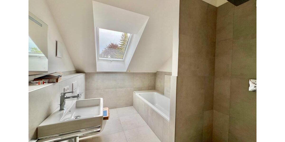 Dachgeschoßwohnung Augsburg Bergheim - 2.5 Zimmer, 92 m&sup2;, 1.550&euro; | Angebot:26578892