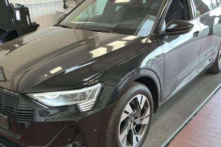 Audi e-tron 90.788 km 35.990 &euro; Hamburg 22047