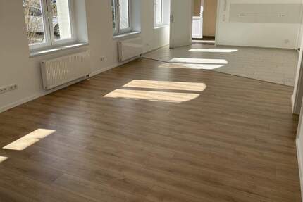 Helle Wohnung im Hinterhaus! Schöne Terrasse und Tageslichtbad mit Wanne! 2 zimmer