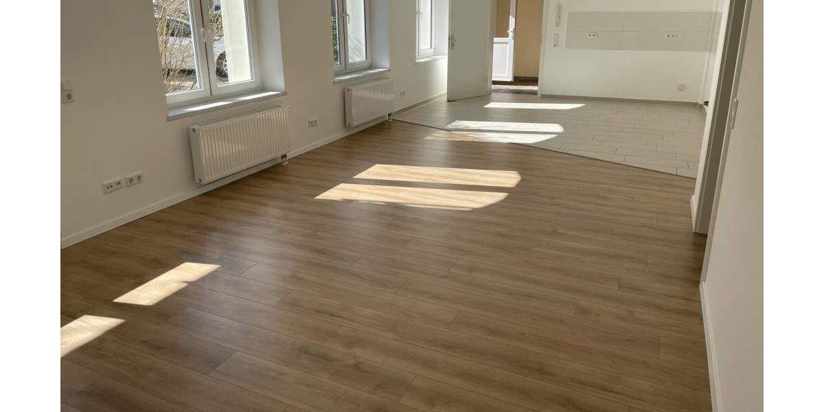 Helle Wohnung im Hinterhaus! Schöne Terrasse und Tageslichtbad mit Wanne! 2 zimmer