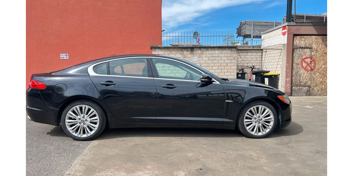 Jaguar XF 121.000 km 8.200 &euro; Frankfurt am Main 65933