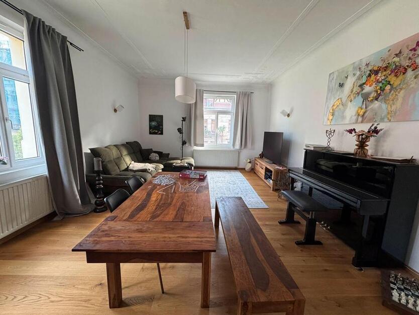 Helle Altbauwohnung zimmer
