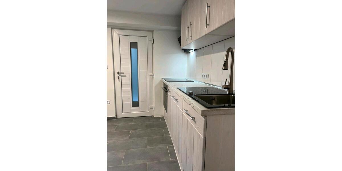 Renovierte 2 Zimmer Wohnung im hellen Keller-ruhige Lage 2 zimmer