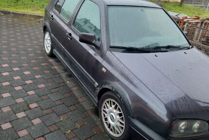VW Golf 225.000 km 1.650 &euro; Gründau 63584