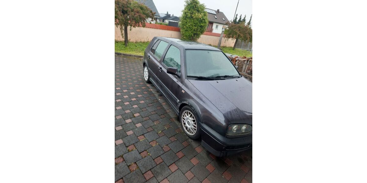 VW Golf 225.000 km 1.650 &euro; Gründau 63584