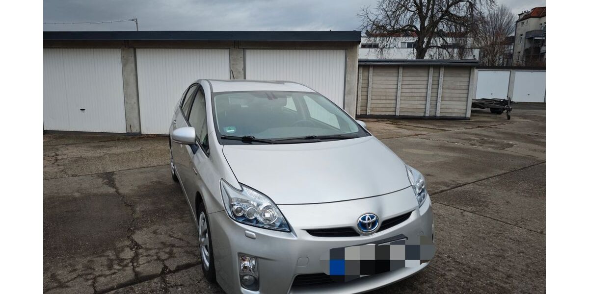 Toyota Prius 63.000 km 9.699 &euro; Leipzig 04229