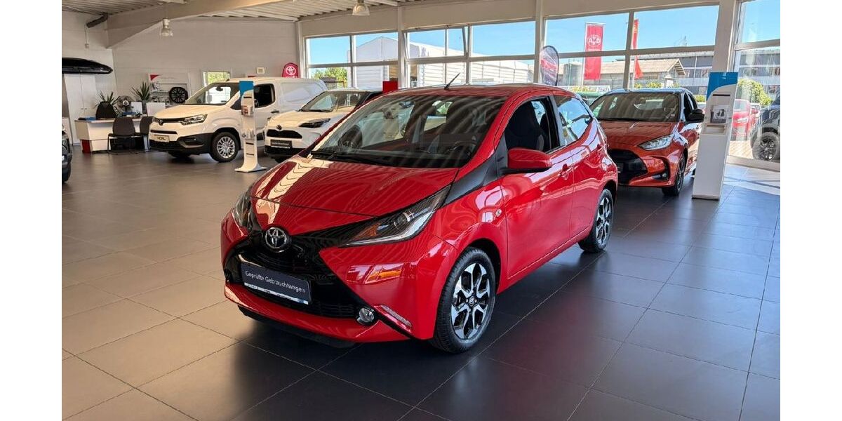 Toyota Aygo (X) 30.568 km 8.990 &euro; Betzenstein 91282