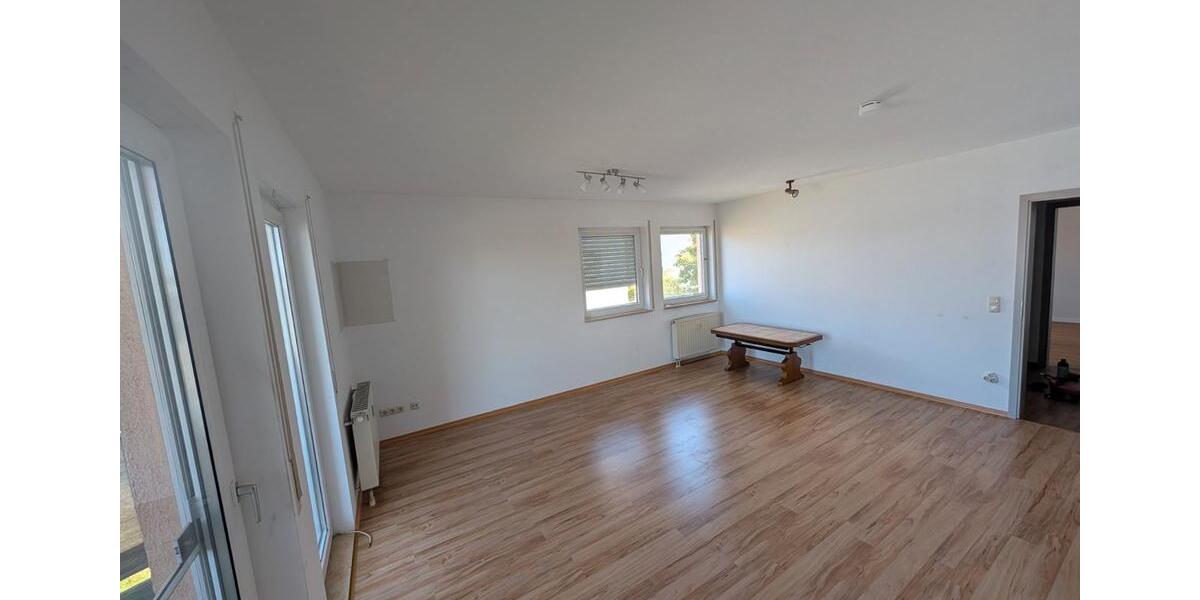 Etagenwohnung Schwandorf - 3 Zimmer, 78 m&sup2;, 670&euro; | Angebot:26698823