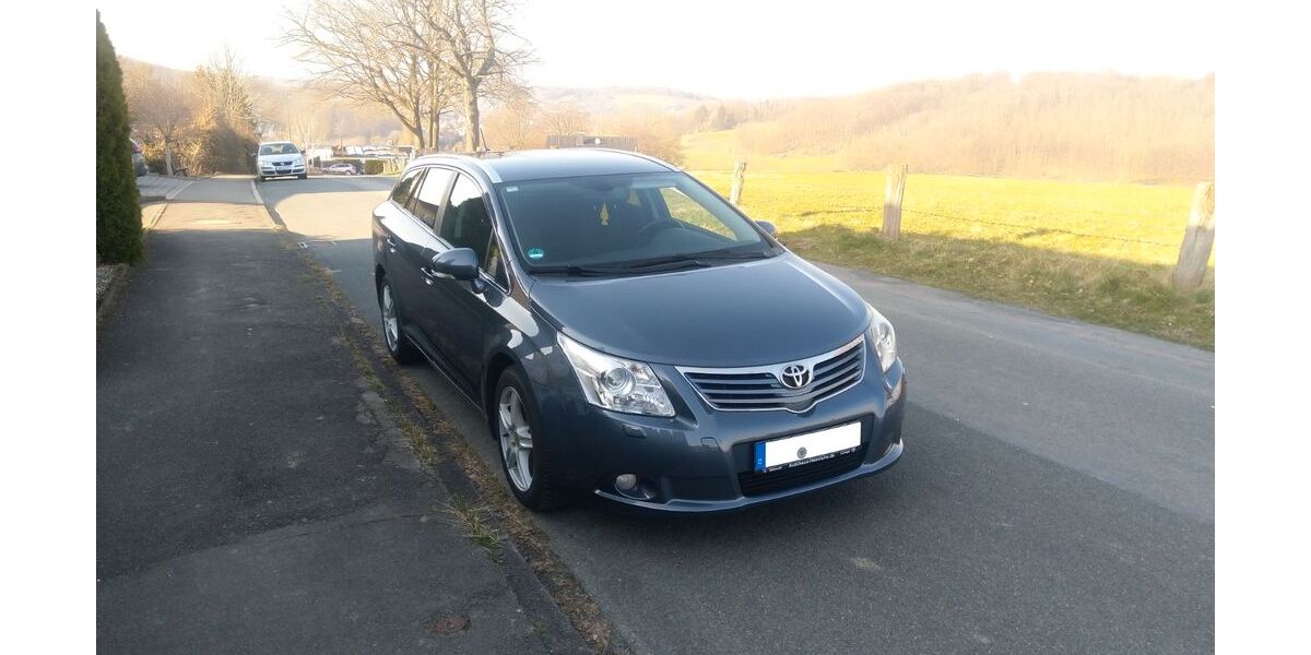 Toyota Avensis 274.000 km 3.450 &euro; Detmold 32760