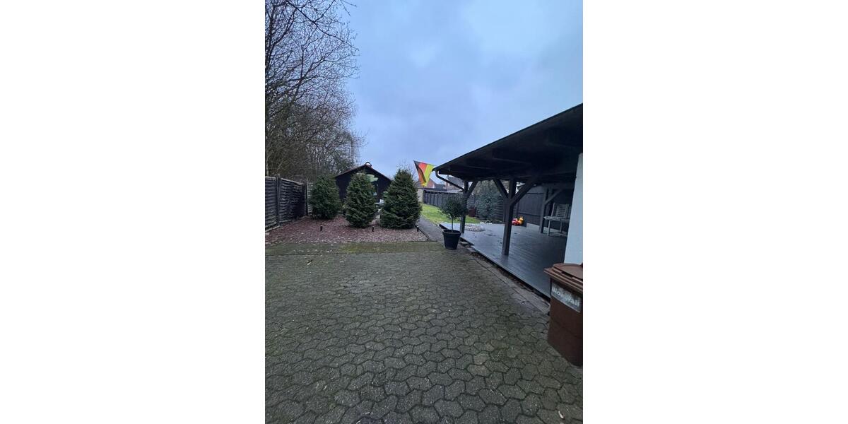 Zweifamilienhaus + Einliegerwohnung auf großem Grundstück – ruhig 11 zimmer