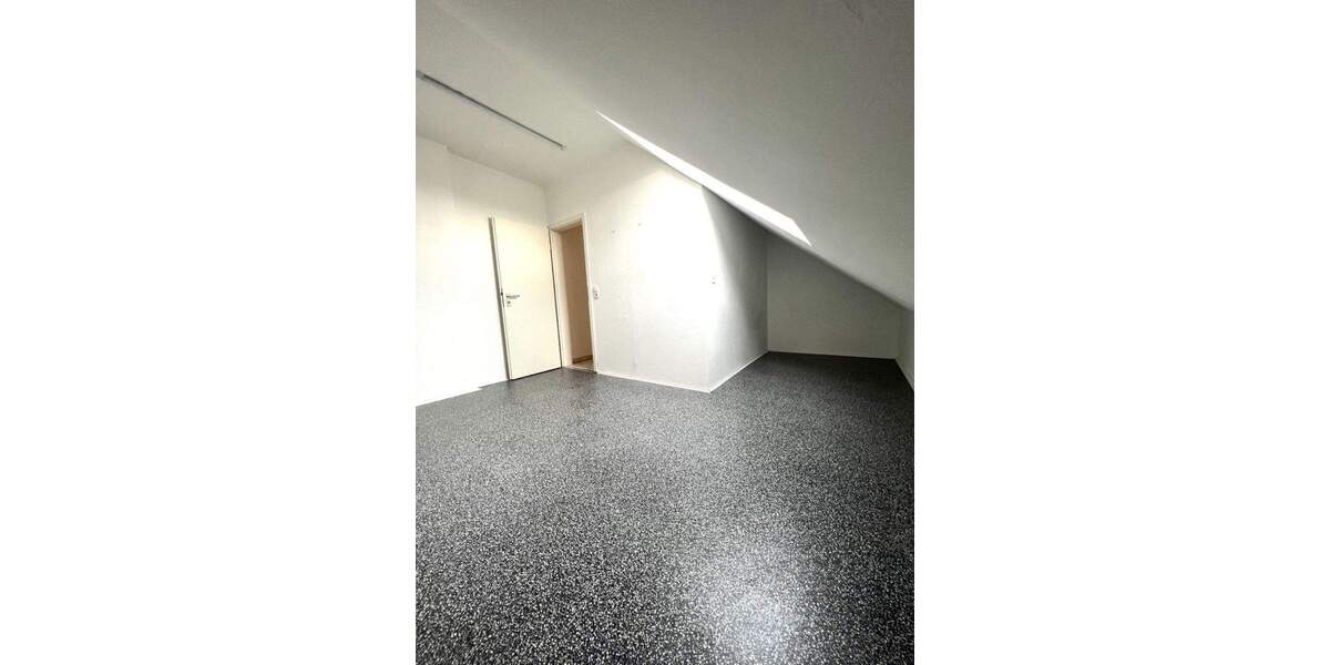 Modernes Wohnen auf zwei Ebenen: 2 Zimmer + 2 ausgebaute Räume (Gesamtfläche ca.116m²) 2 zimmer