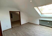 Neu renovierte DG Wohnung
