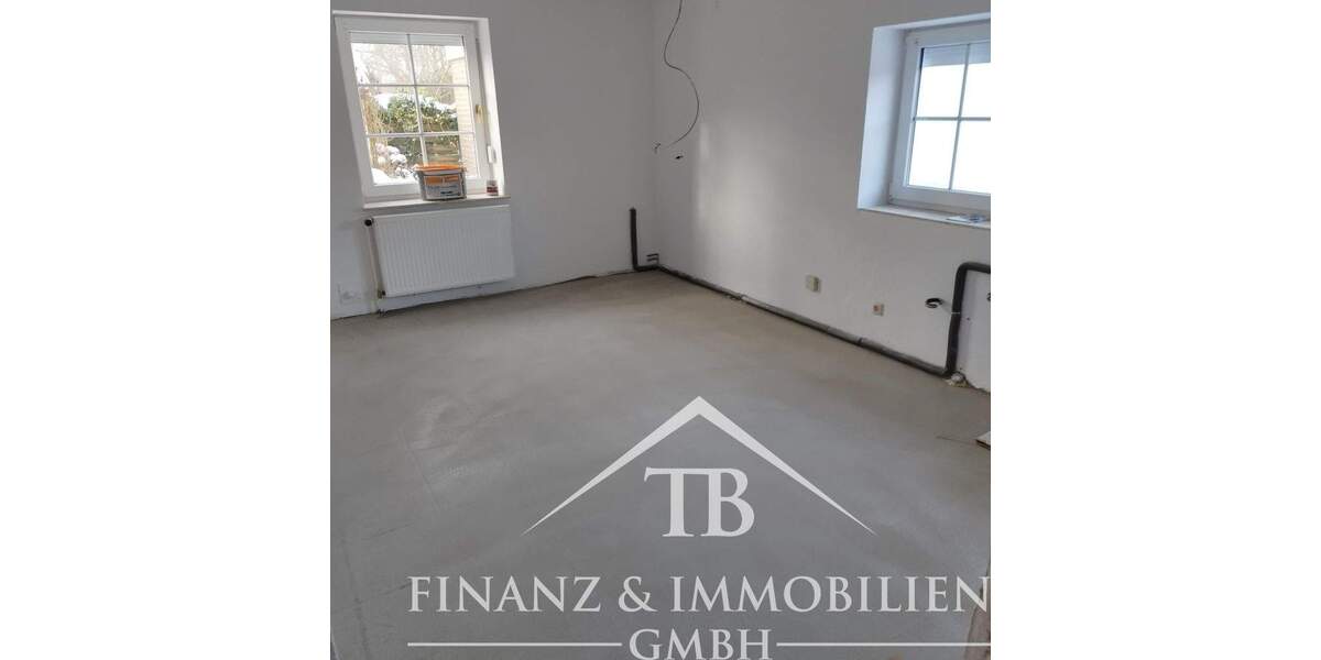 Neu renovierte Doppelhaushälfte in ruhiger und beliebter Lage - mit massiver Garage 4 zimmer