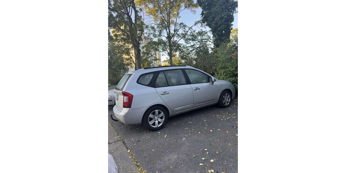 Kia Carens 176.000 km 4.500 € Berlin 10405