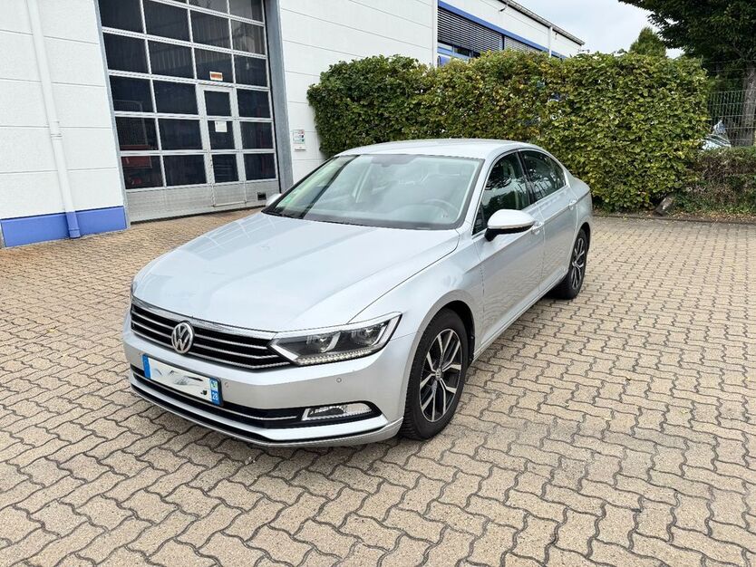 VW Passat 270.814 km 8.900 € Korschenbroich-Glehn (bei Düsseldorf) 41352