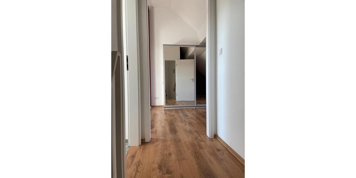 1A Lage, RMH mit Einbauküche, Fußbodenheizung, Stellplatz, Garage 4 zimmer
