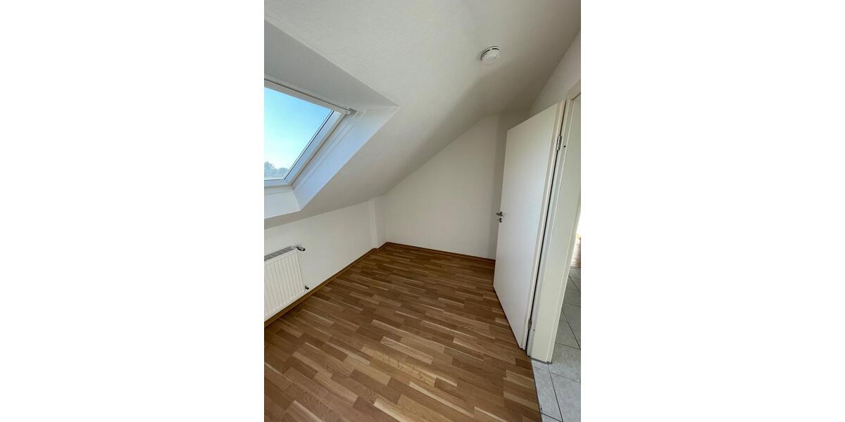 Dachgeschoßwohnung Hockenheim - 3 Zimmer, 77 m&sup2;, 239.000&euro; | Angebot:26837405