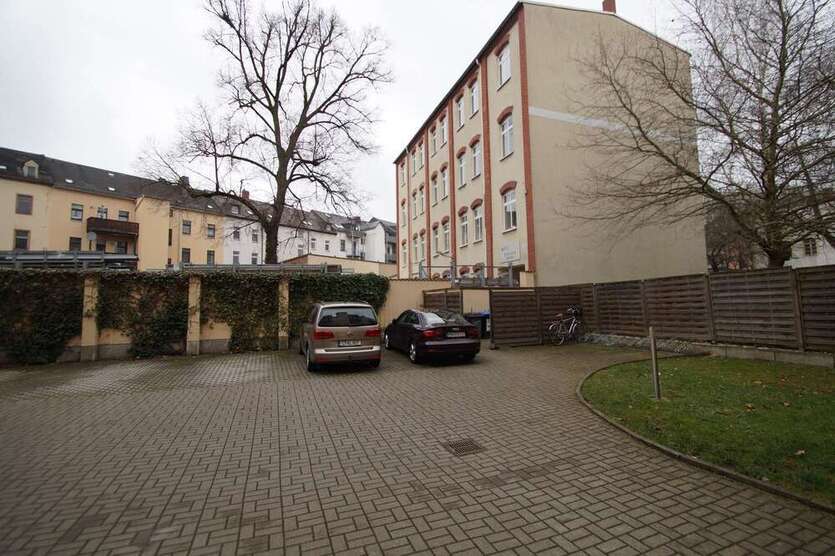 mit 360° Rundgang! Sanierte 2 Zimmer mit Balkon + großer Küche am Brühl!