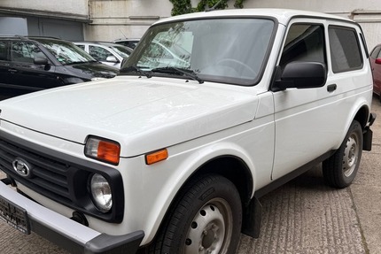Lada Niva 1.7 Legend 4x4 Servo 1.Hand AHK 10.334 km 14.500 &euro; Berlin 10247
