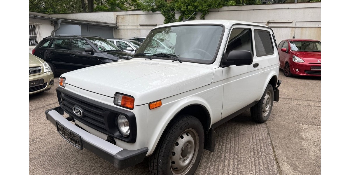 Lada Niva 1.7 Legend 4x4 Servo 1.Hand AHK 10.334 km 14.500 &euro; Berlin 10247
