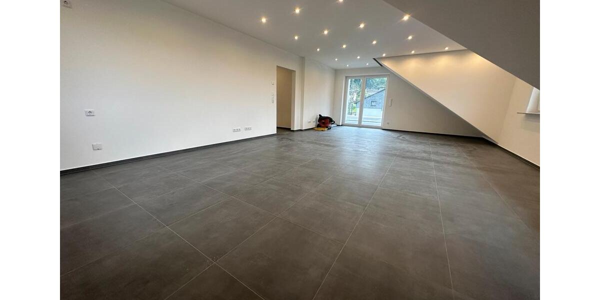 Dachgeschoßwohnung Siegen - 4 Zimmer, 103 m&sup2;, 1.200&euro; | Angebot:25402751