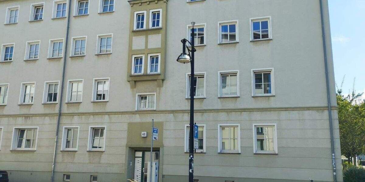 Direkt einziehen! Frisch renovierte kleine 3 Zimmer-Wohnung mit separater Küche und Tageslichtbad 3 zimmer