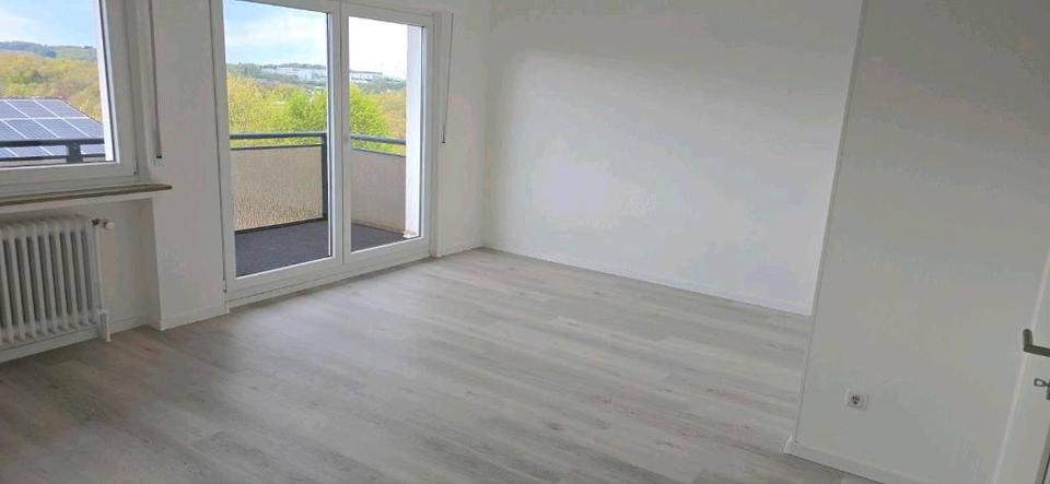 Doppelhaushälfte Lüdenscheid - 5 Zimmer, 135 m&sup2;, 1.479&euro; | Angebot:26234308