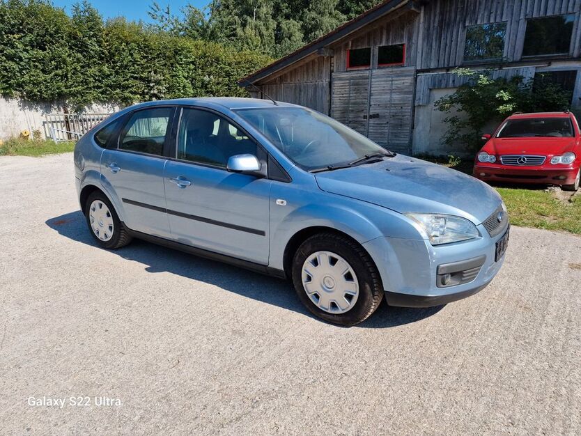 Ford Focus 105.000 km 2.350 € Neufahrn 85375