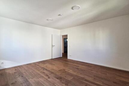 Lichtdurchflutete 4-Zi.-Whg. in Esslingen mit EBK, Loggia, Garten 4 zimmer