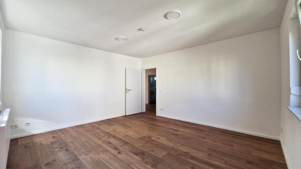 Lichtdurchflutete 4-Zi.-Whg. in Esslingen mit EBK, Loggia, Garten 4 zimmer