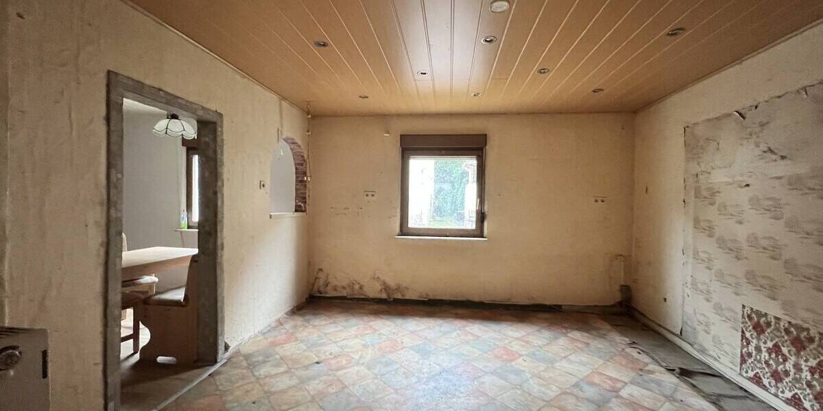 Mehrfamilienhaus, Wohnhaus Blieskastel / Niederwürzbach Niederwürzbach - 5 Zimmer, 100 m&sup2;, 69.000&euro; | Angebot:25984400