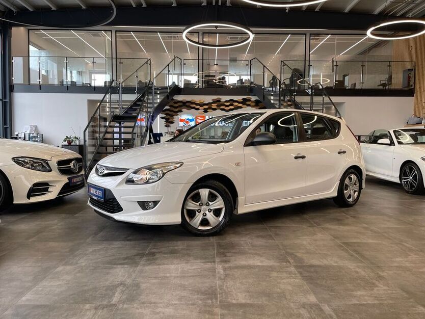 i30