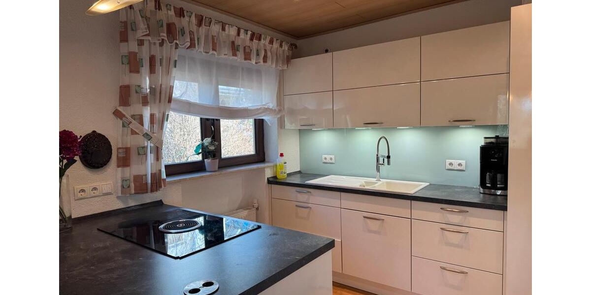 Etagenwohnung Bad Camberg - 4.5 Zimmer, 148 m&sup2;, 1.390&euro; | Angebot:25301692