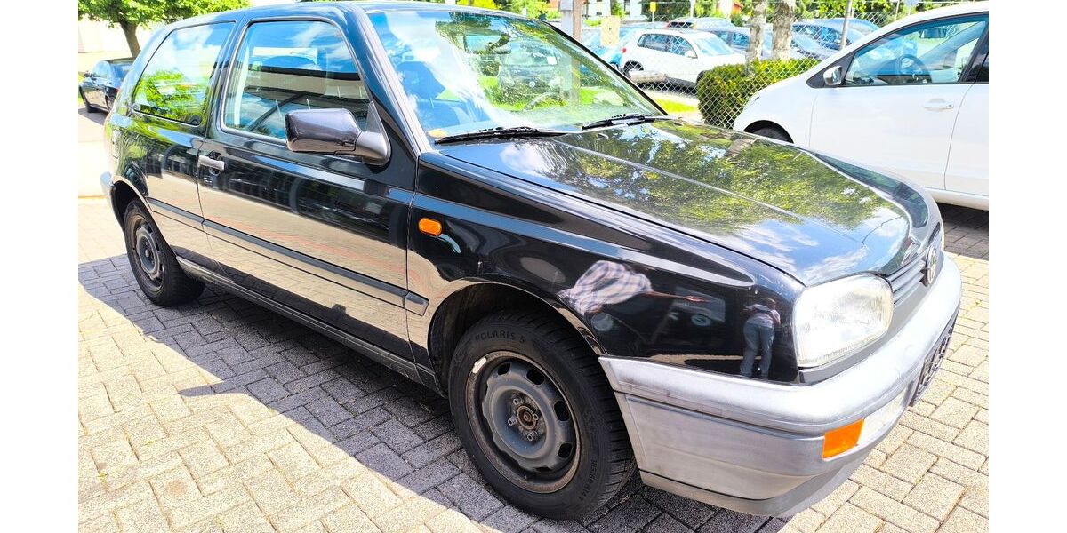 VW Golf 240.000 km 880 &euro; Lügde 32676