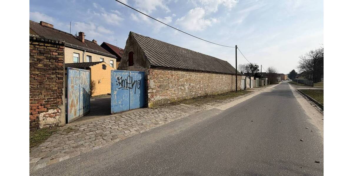 Kleines Mehrfamilienhaus mit 3 Einheiten, nahe dem Bahnhof und mit Ausbaupotential, 5,1 % Rendite - Mehrfamilienhaus, Wohnhaus Luckenwalde | Angebot:25805950