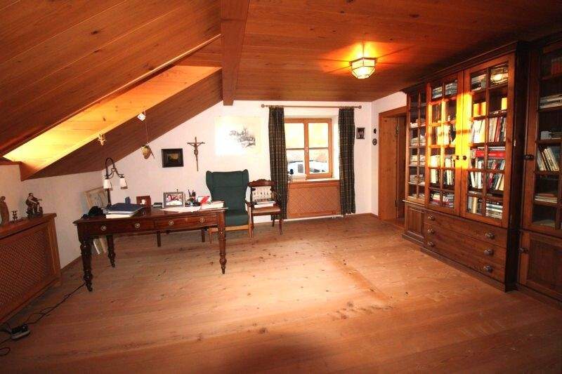 Einfamilienhaus Aystetten - 8 Zimmer, 250 m&sup2;, 3.400&euro; | Angebot:24789549