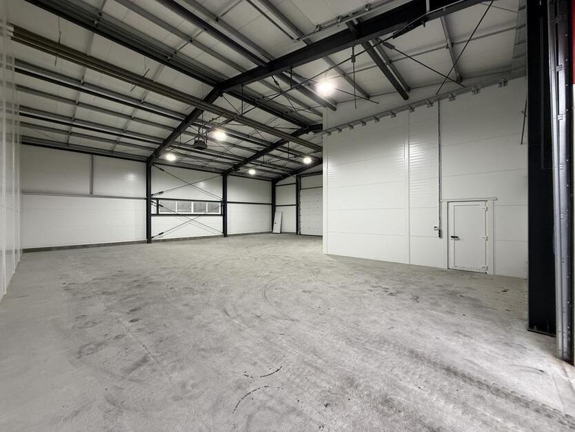 Gewerbehalle mit Büro- und Sozialflächen zu vermieten