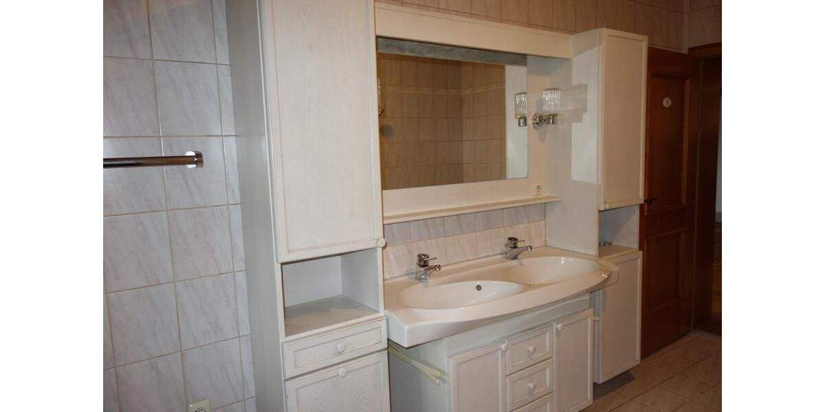 Doppelhaushälfte Laberweinting - 4 Zimmer, 163 m&sup2;, 1.000&euro; | Angebot:25731125