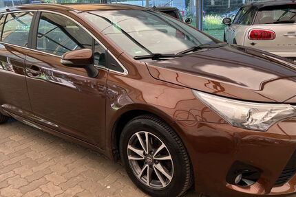 Toyota Avensis 97.000 km 11.990 &euro; Hamburg 22043