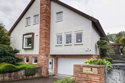 Freistehendes Einfamilienhaus mit EinliegerWohnung - großzügig, modernisiert & energieeffizient